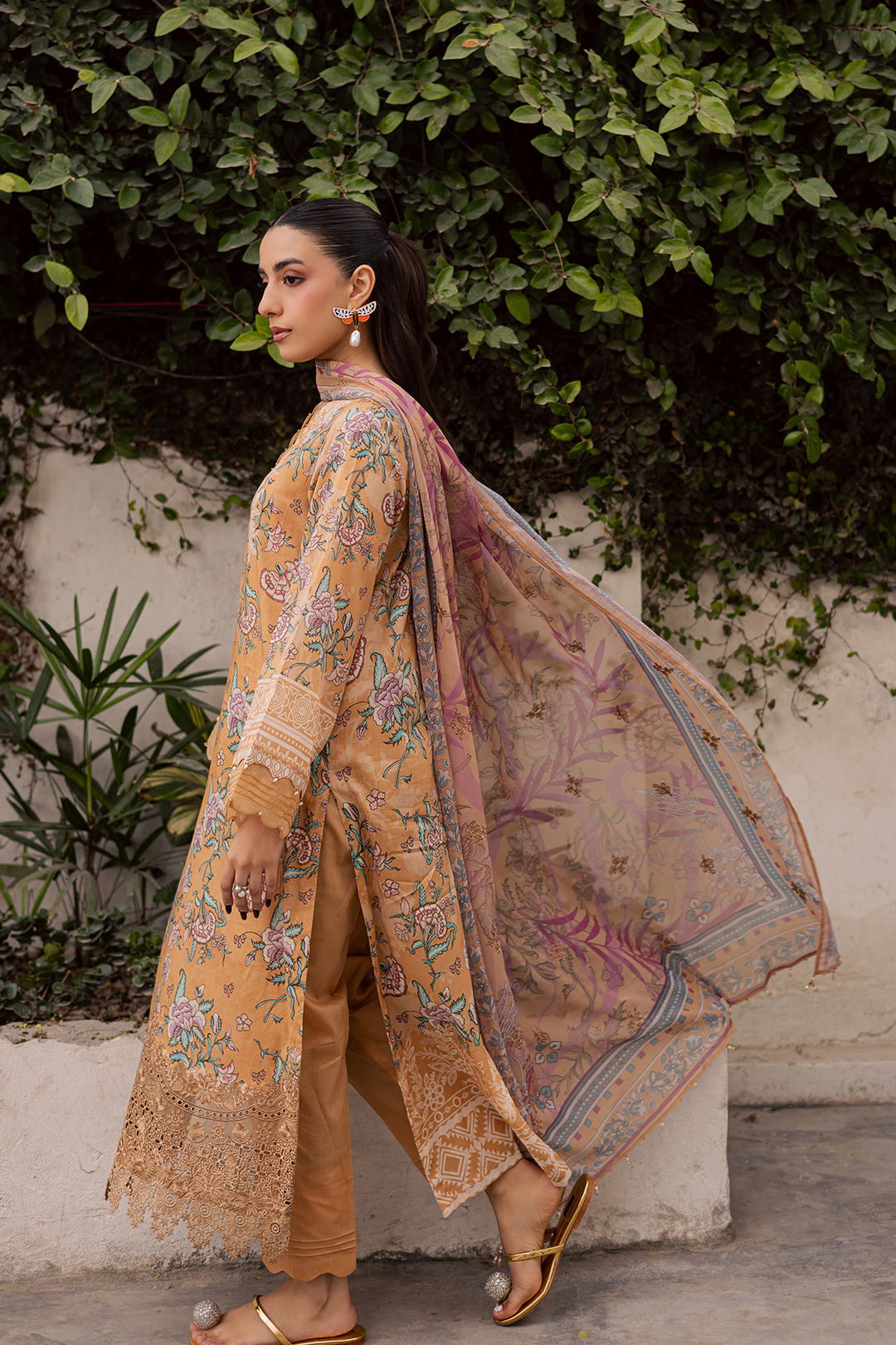 DA-22 Embroidered Lawn Suit